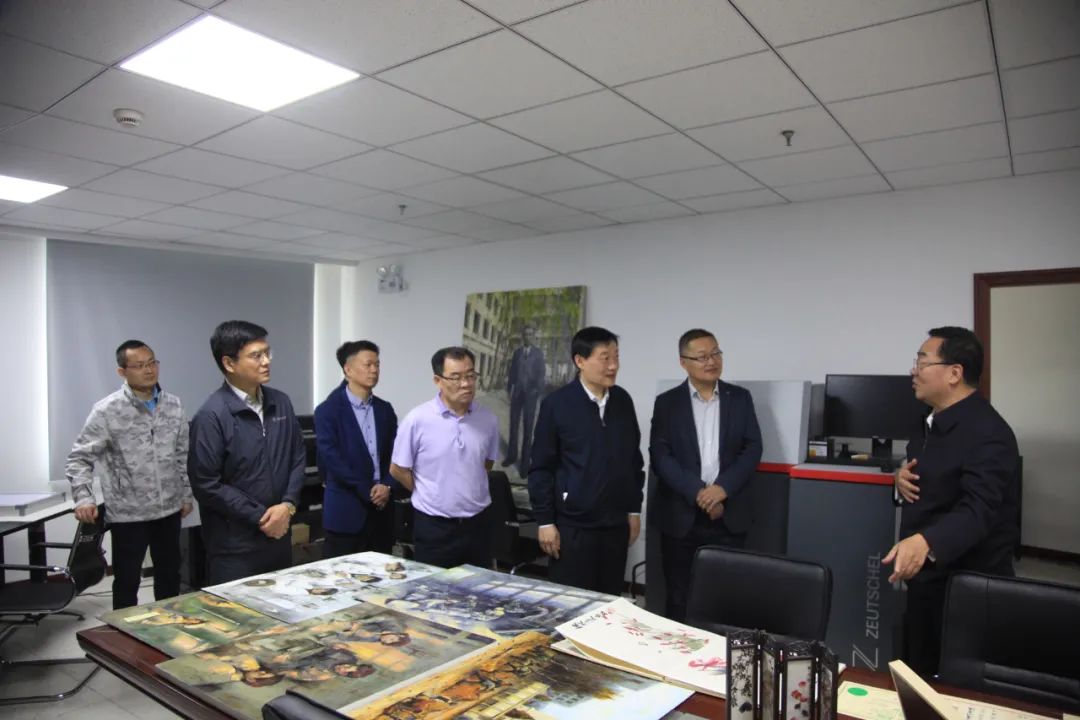 首都實(shí)業(yè)領(lǐng)導(dǎo)蒞臨漢龍公司指導(dǎo)工作