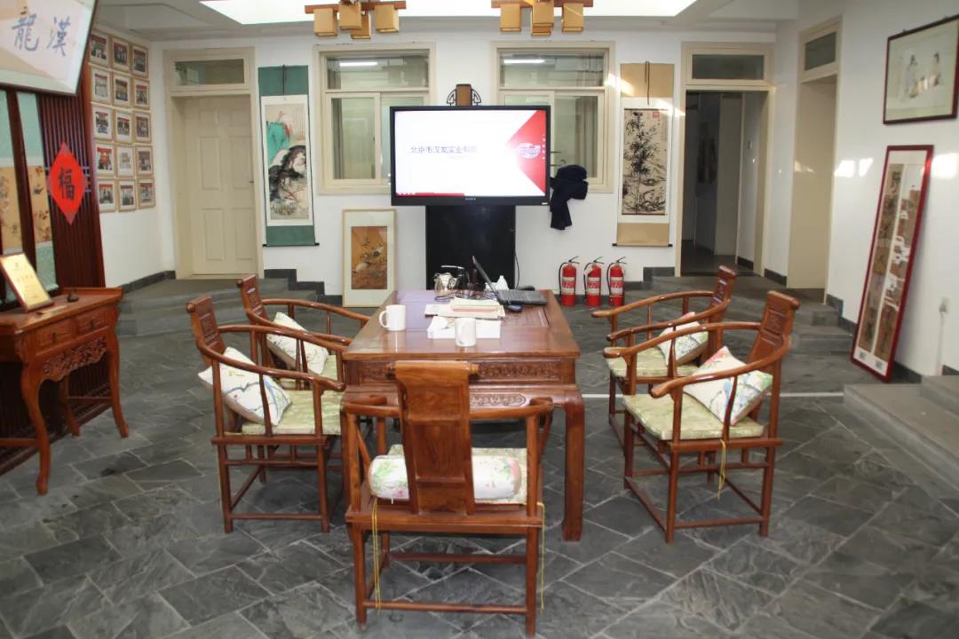 走進漢龍文獻保護中心文獻修復室